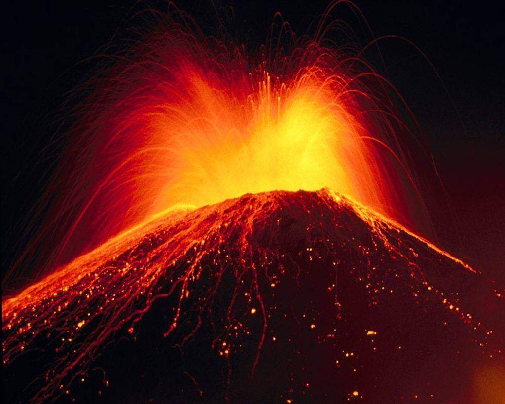 أي أنواع البراكين التالية يتكون من تعاقب طفوح من اللابة و المقذوفات البركانية ؟